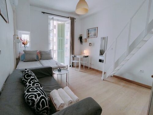 Гостиница Blue Azur Residence with Balcony and Cityscape View Central City with Double Beds в Ницце