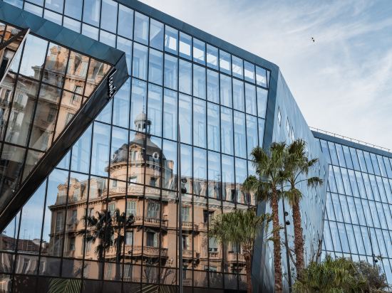 Фото DoubleTree by Hilton Nice Centre Iconic