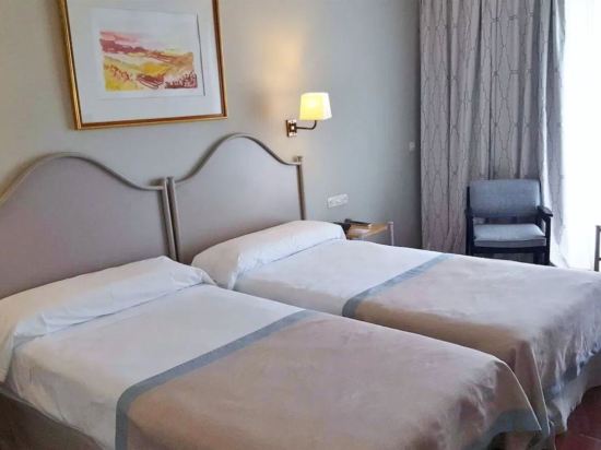 Фото Parador de Ceuta Hotel La Muralla