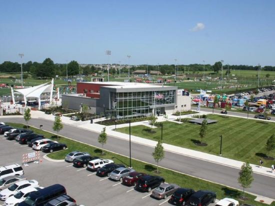 Фото Holiday Inn Express and Suites Overland Park, an Ihg Hotel