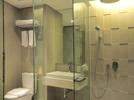 Фото Bedrock Hotel