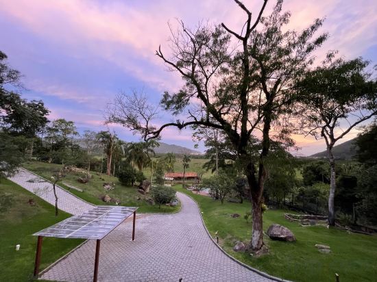 Фото Casa de Vidro - Hospedar com Propósito