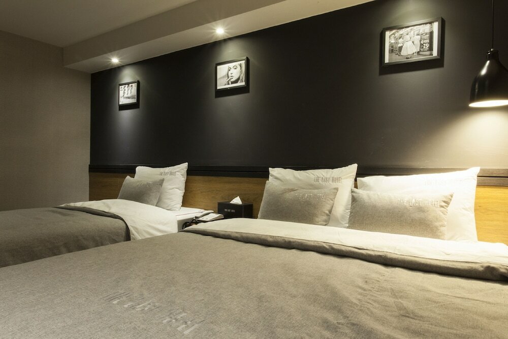 Фото The Last Hotel