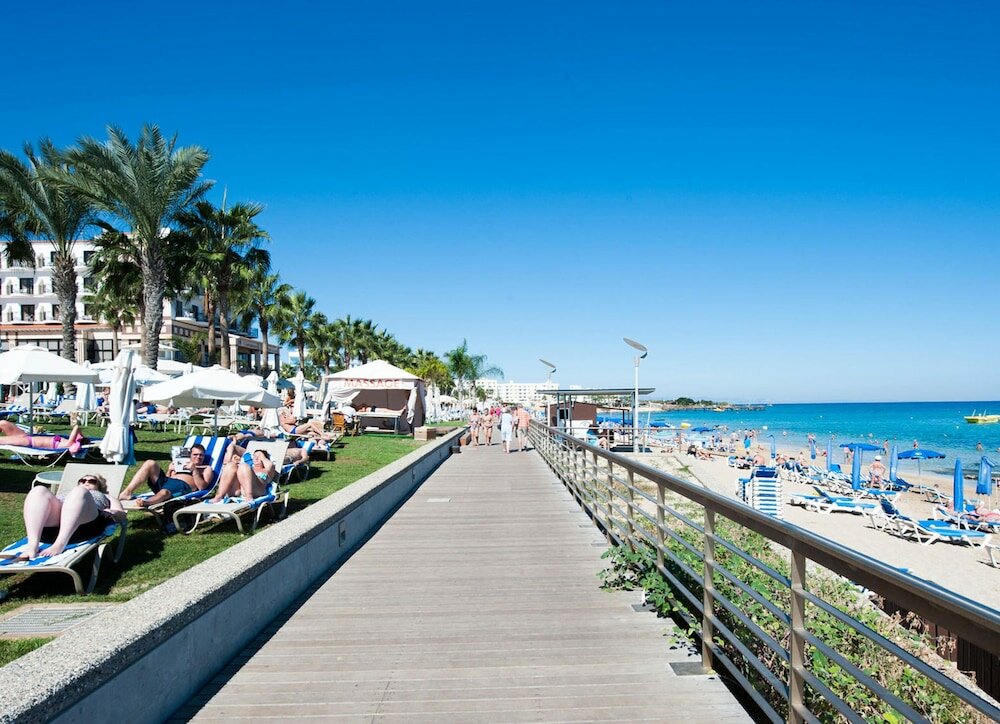 Фото Vrissiana Beach Hotel