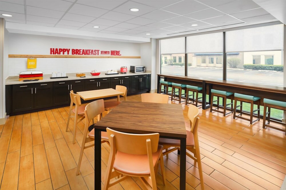 Фото Hampton Inn by Hilton Chicago-Midway Airport