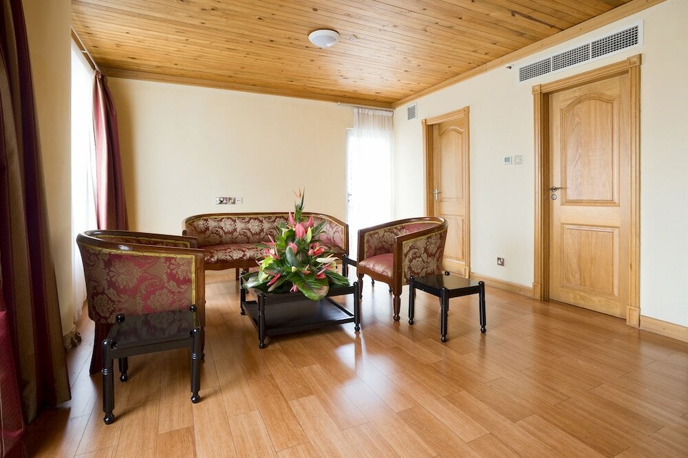 Фото Golf Course Hotel