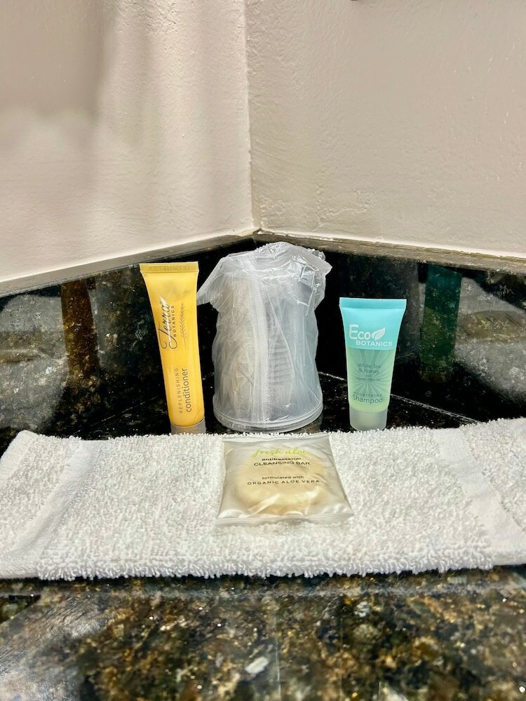 Фото Shining Light Inn & Suites