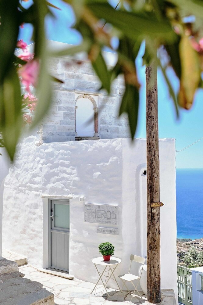 Фото Living Theros Luxury Suites