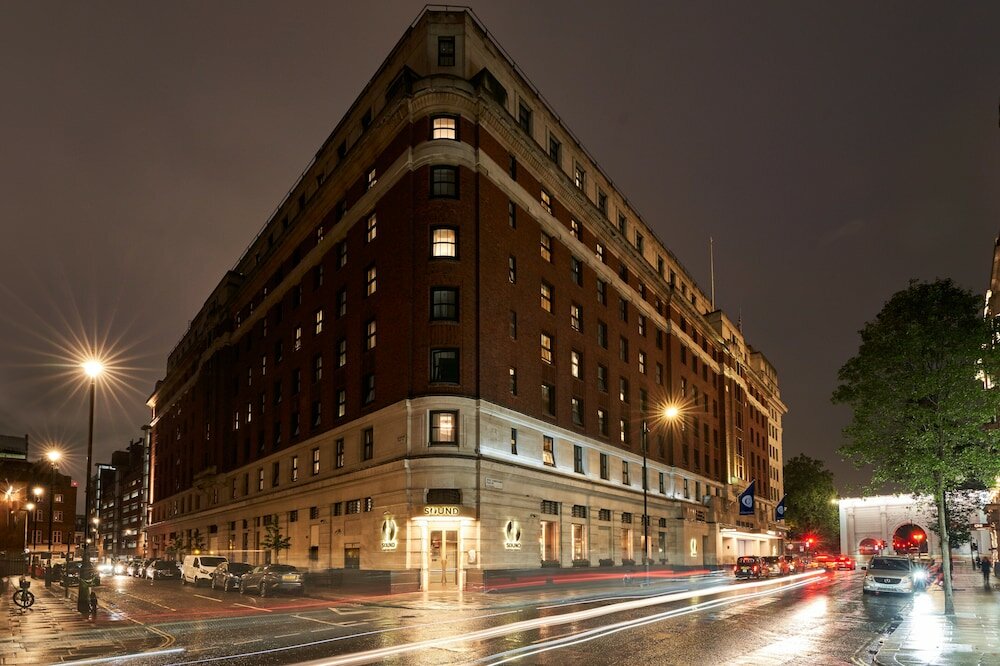 Фото The Cumberland London