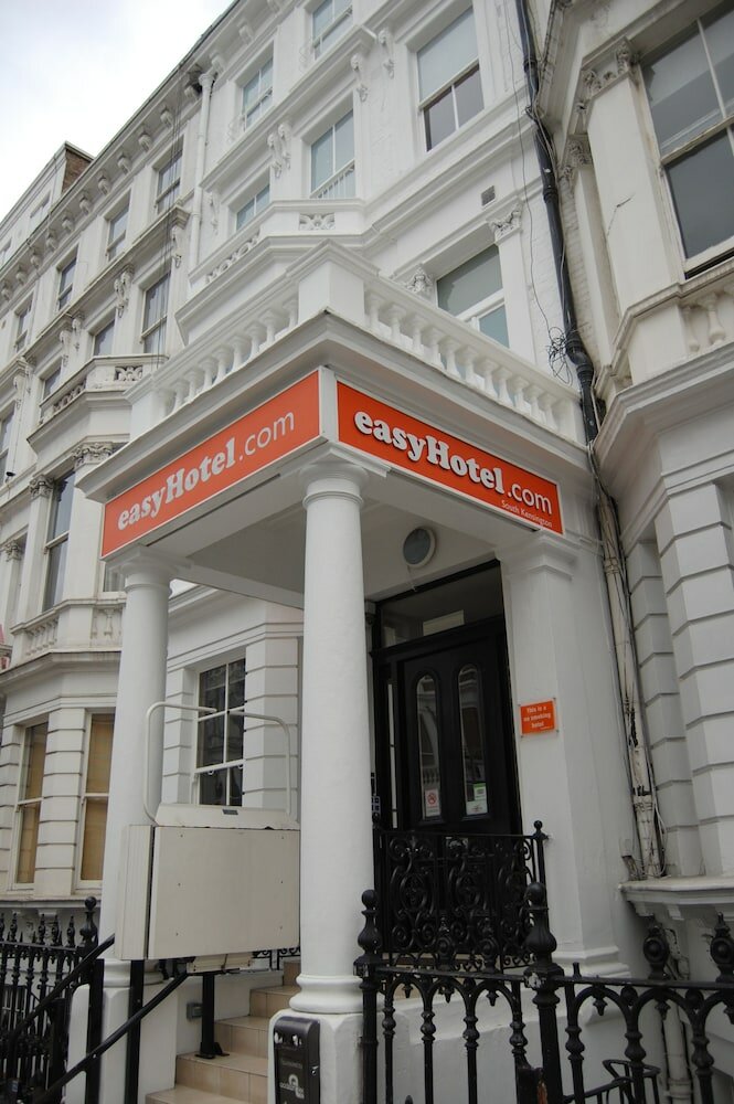 Фото EasyHotel London South Kensington