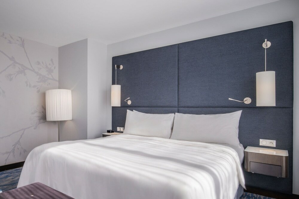 Фото Renaissance Paris Arc de Triomphe Hôtel