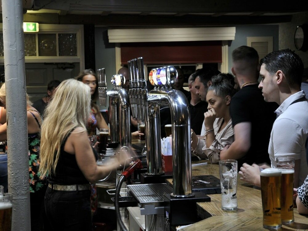 Фото The Coach Hotel