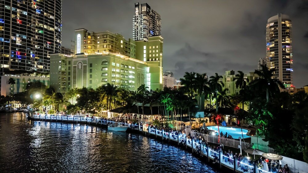 Фото Riverside Hotel