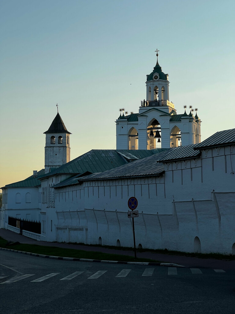 Orthodox church Tserkov Ikony Bozhiyey Materi Pecherskaya V Spaso-Preobrazhenskom monastyre, Yaroslavl, photo