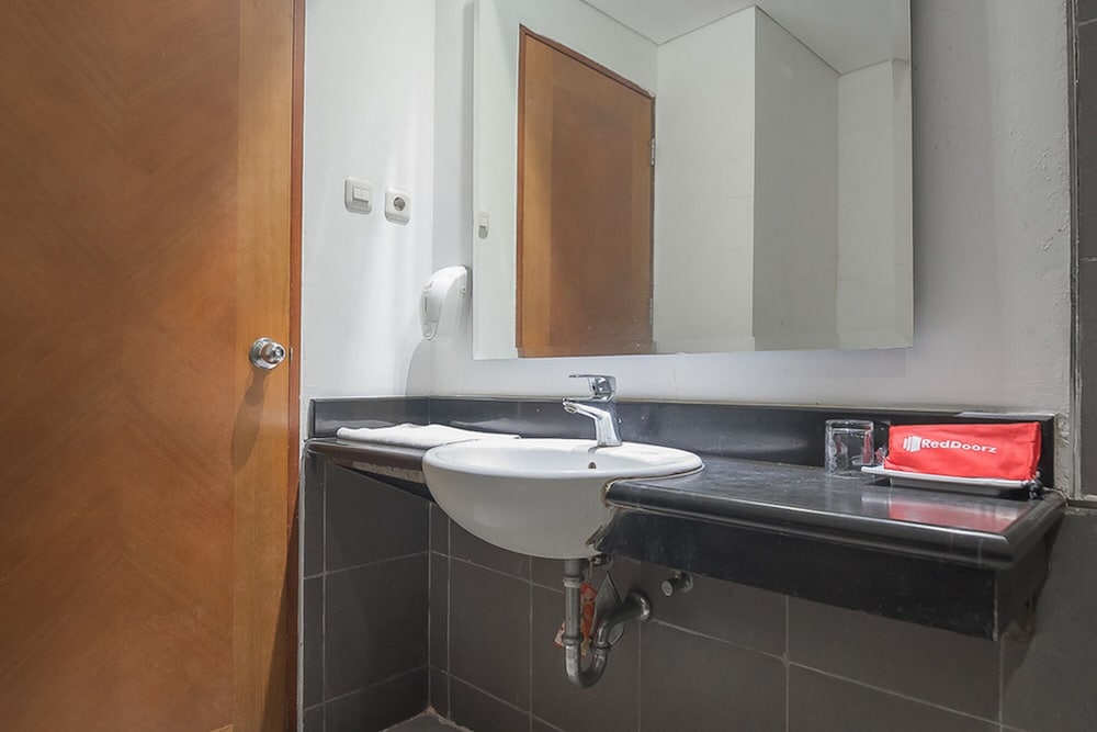 Фото RedDoorz Premium near Paris Van Java Mall