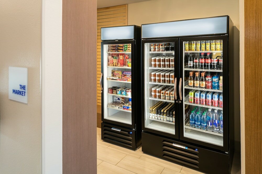 Фото Holiday Inn Express & Suites Bend South, an Ihg Hotel