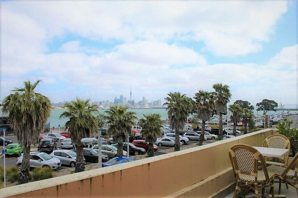 Фото The Esplanade Hotel