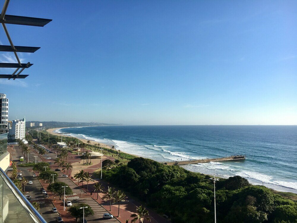 Фото Belaire Suites Hotel