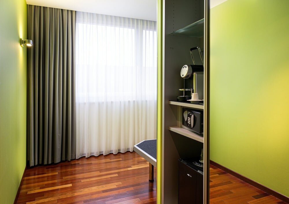 Фото Holiday Inn Zurich - Messe by Ihg