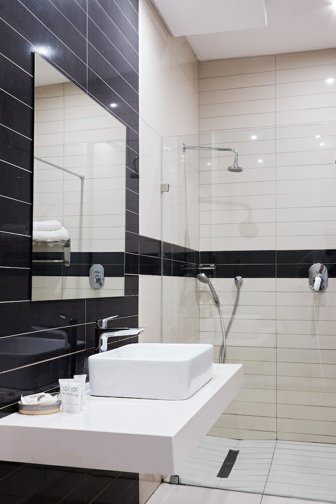 Фото The Lakes Boutique Lodge