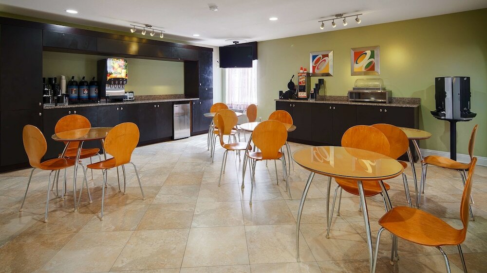 Фото Best Western Zachary Inn