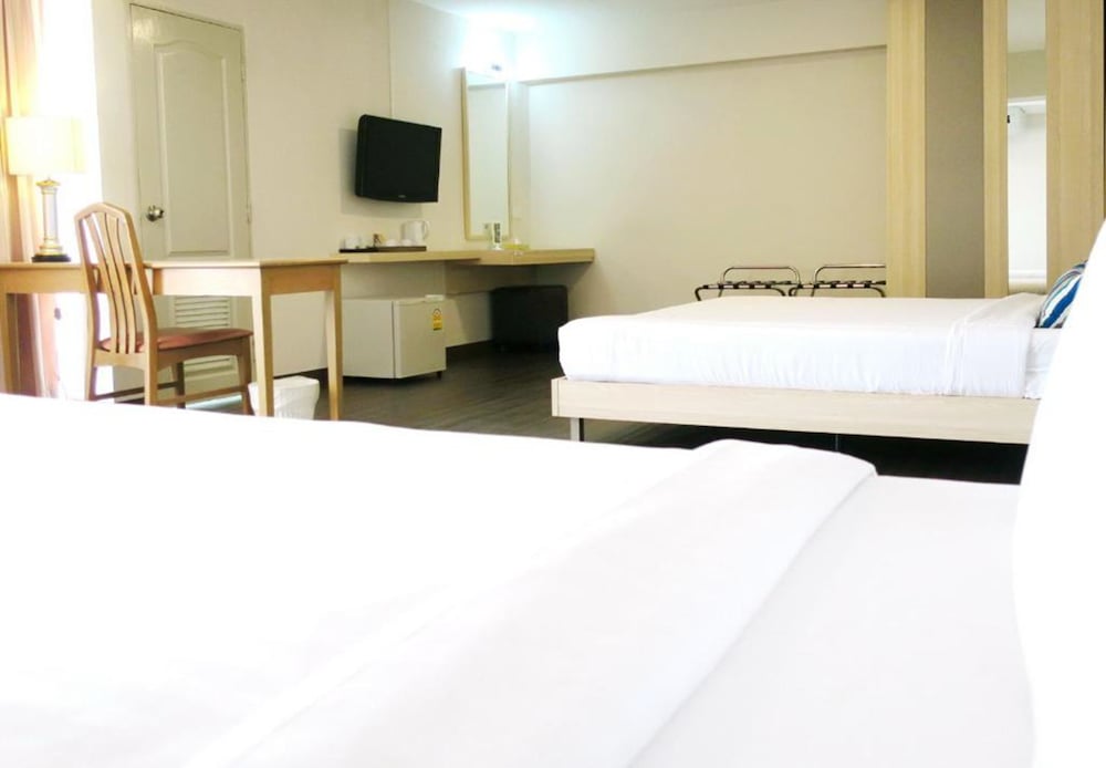 Фото Samran Place Hotel