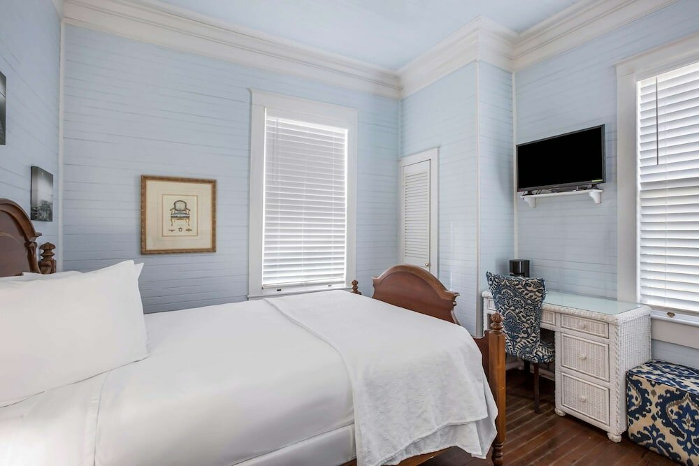 Фото Coombs Inn & Suites