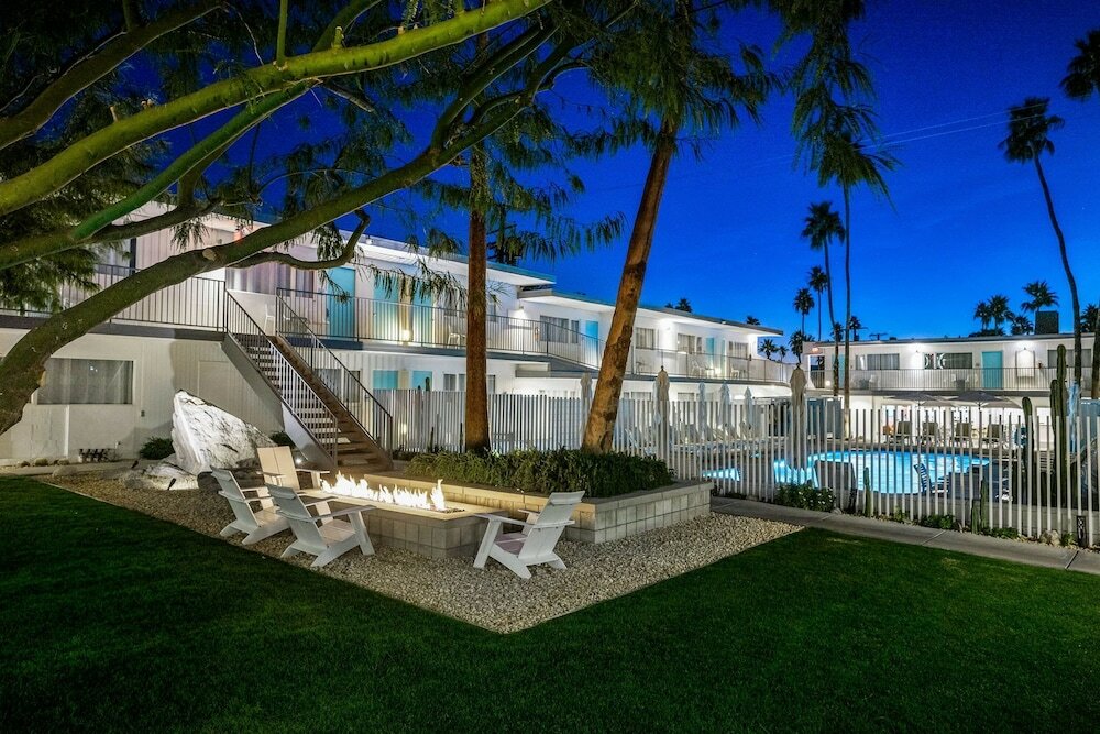 Фото Skylark Hotel