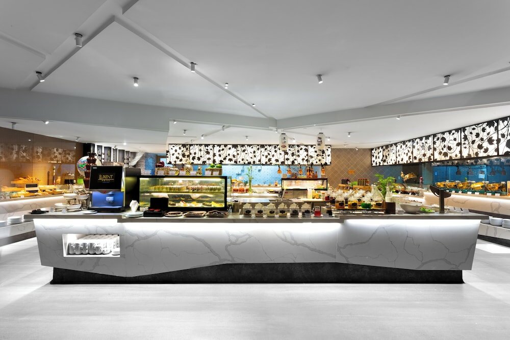 Фото Luxent Hotel