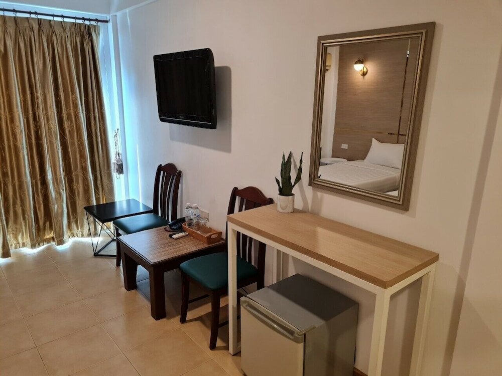 Фото Opal House Hotel & Restaurant