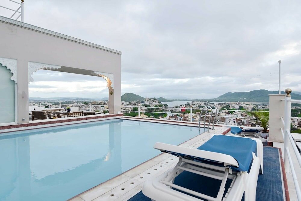 Фото Hotel Raj Kuber