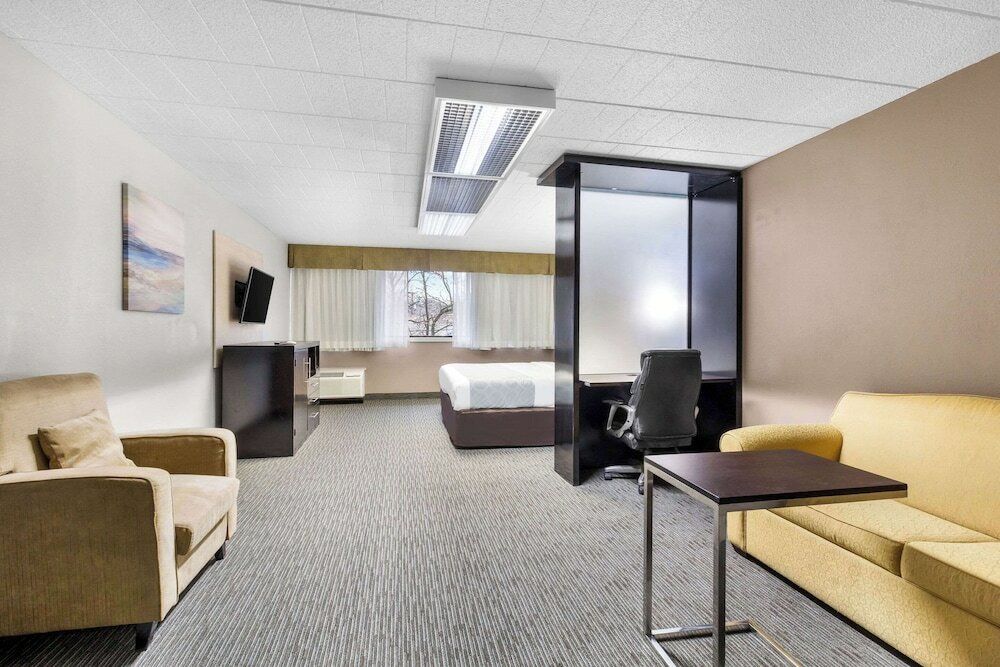 Фото Quality Inn & Suites