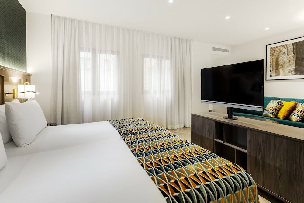 Фото Eurostars Puerta Real Hotel