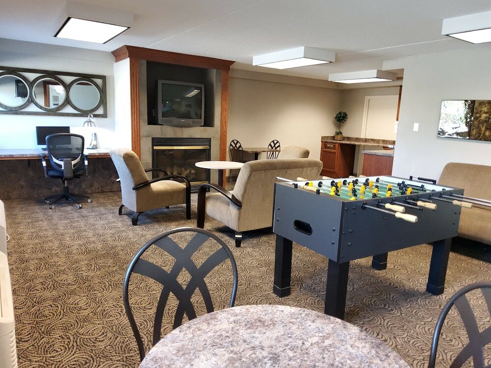 Фото Klopfenstein Inn and Suites