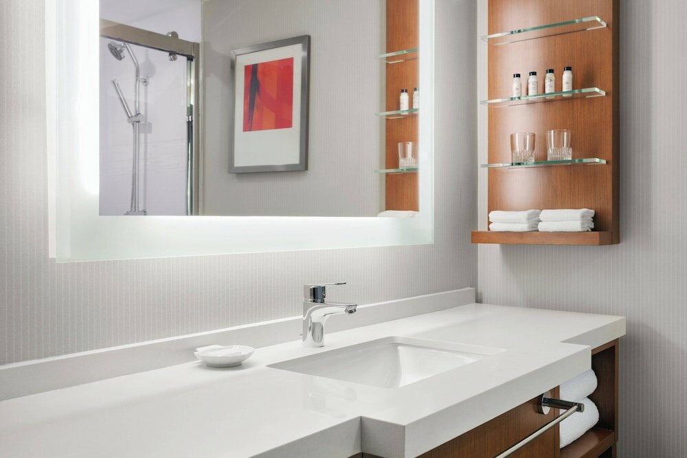 Фото Delta Hotels by Marriott Indianapolis Airport