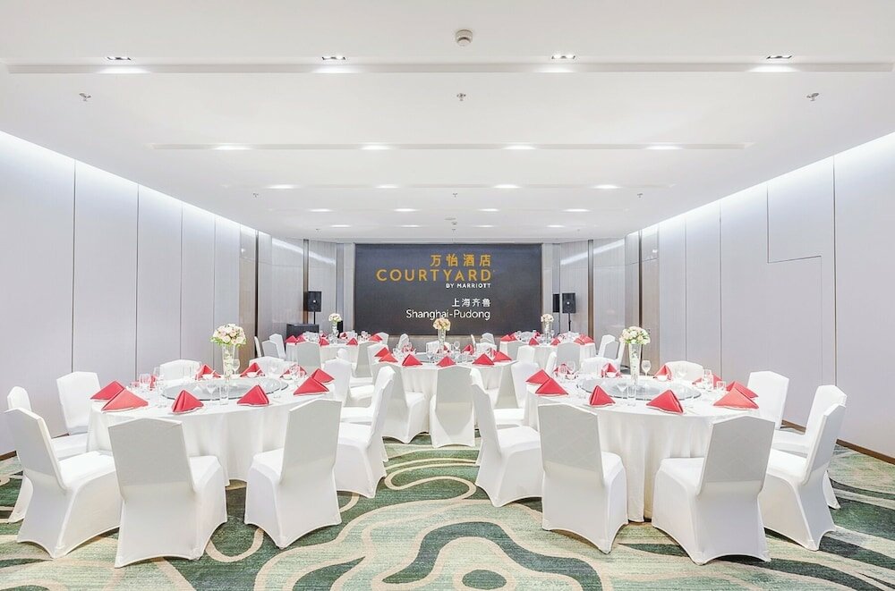 Фото Courtyard by Marriott Shanghai Pudong
