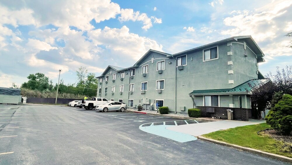 Фото Magnuson Hotel Fort Wayne North – Coliseum