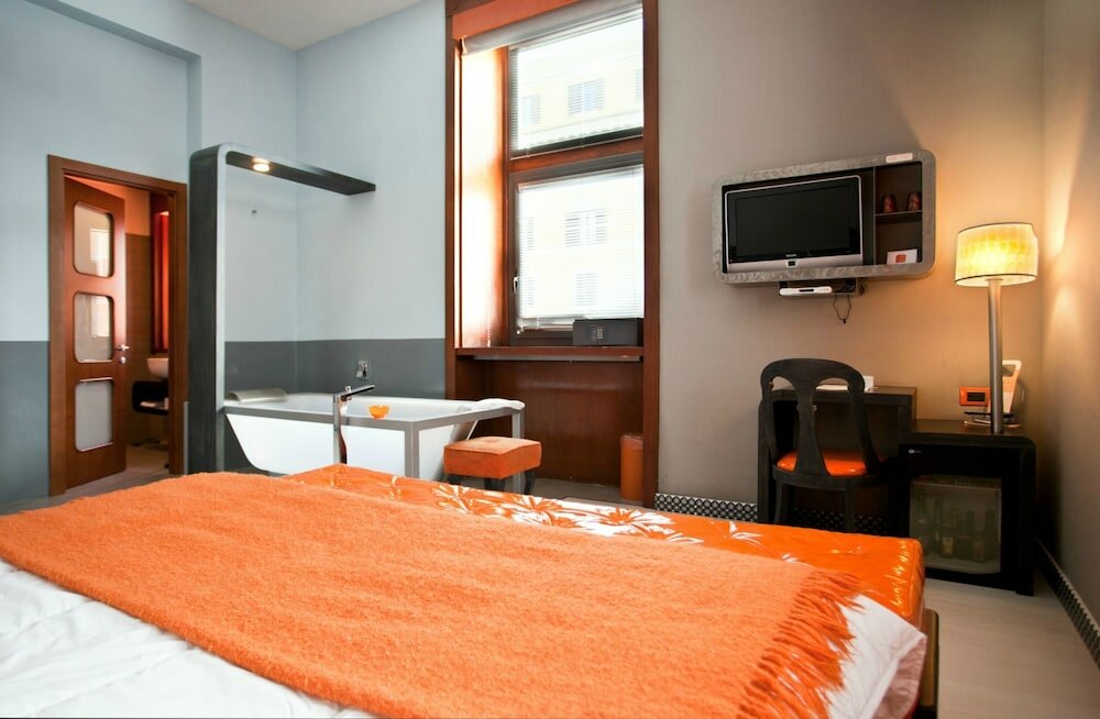 Фото Orange Hotel