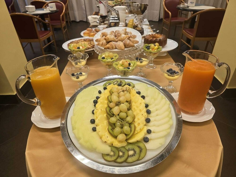 Фото Hotel Sant Ambroeus