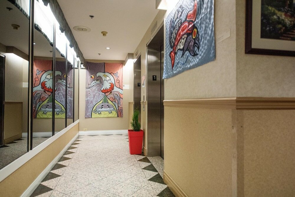 Фото Harrison Lake Hotel