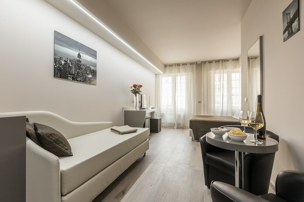 Фото Astoria Deluxe Rooms