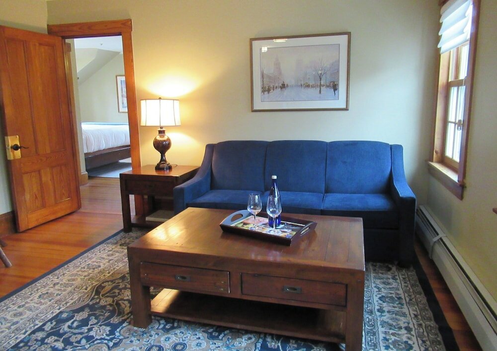 Фото The White House Inn