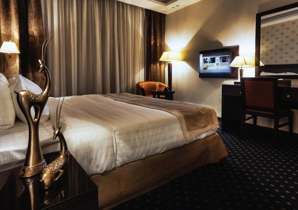 Фото Seven Roses Hotel