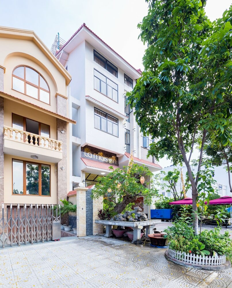 Фото La Maison Da Nang Beach