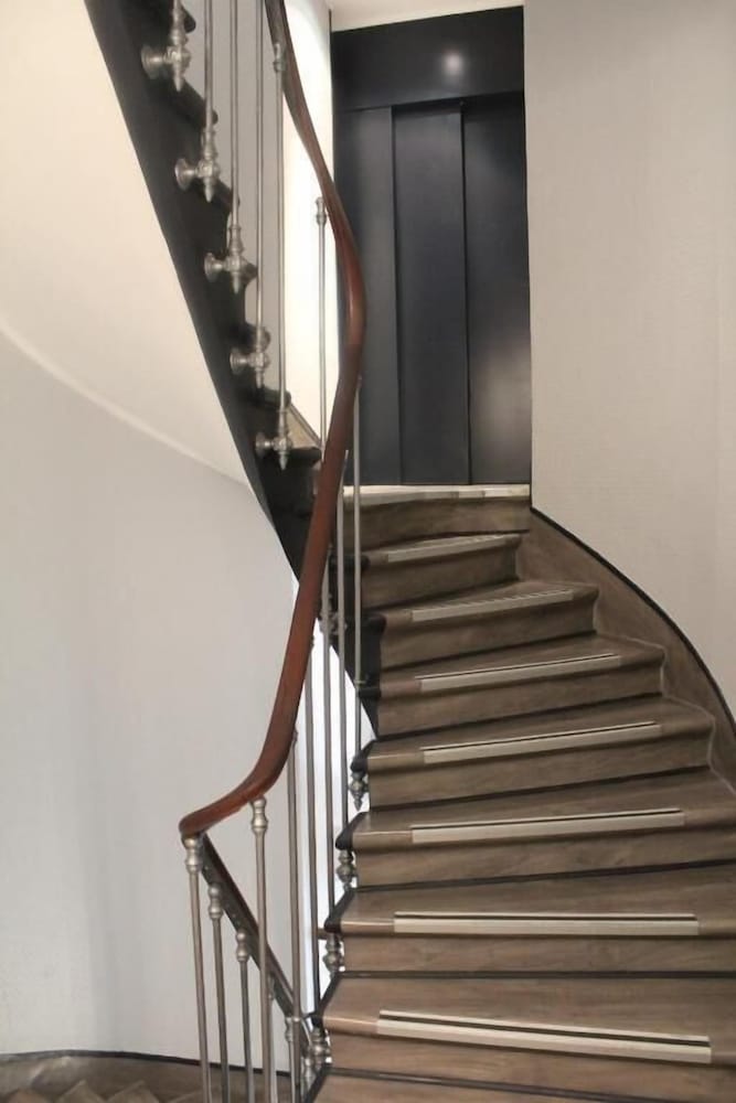 Фото Avia Saphir Montparnasse