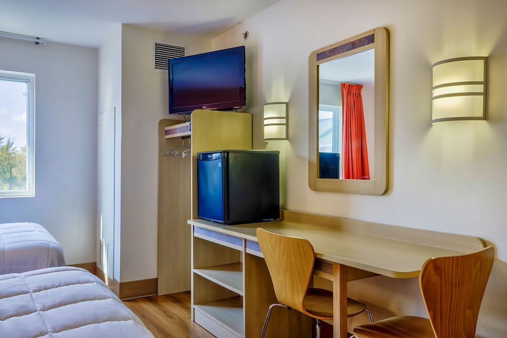 Фото Motel 6 Burlington, On - Toronto West - Oakville