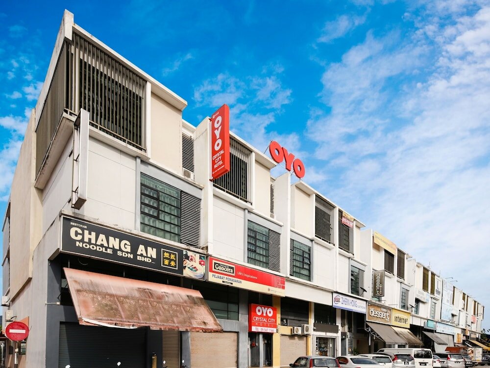 Фото Oyo 443 Crystal City Hotel