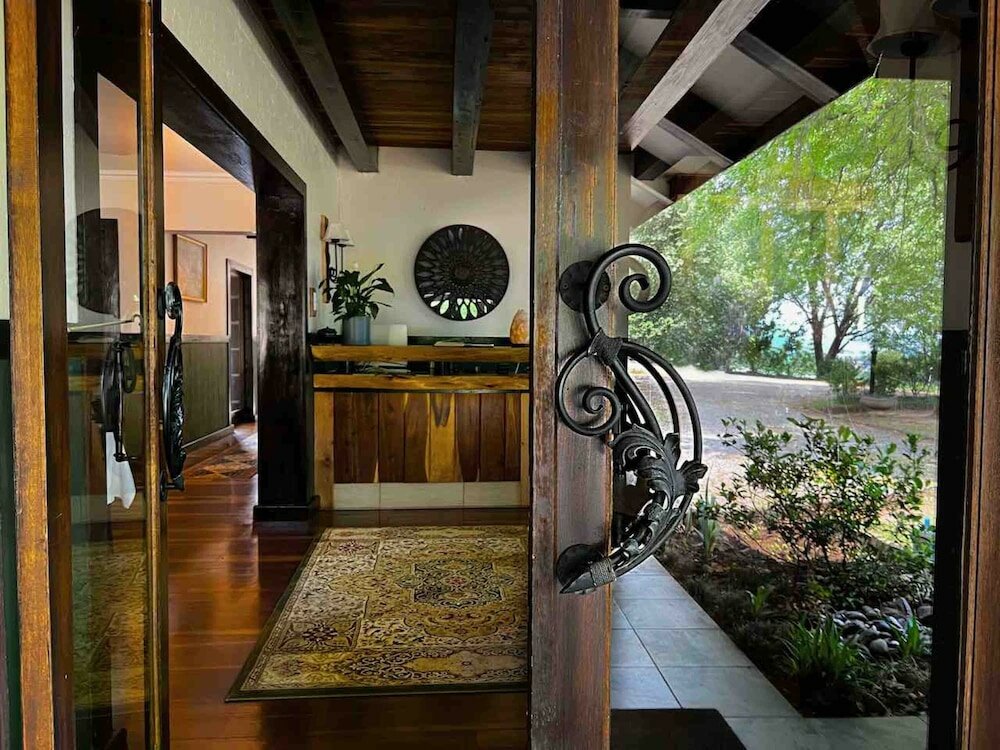 Фото Malachite Manor