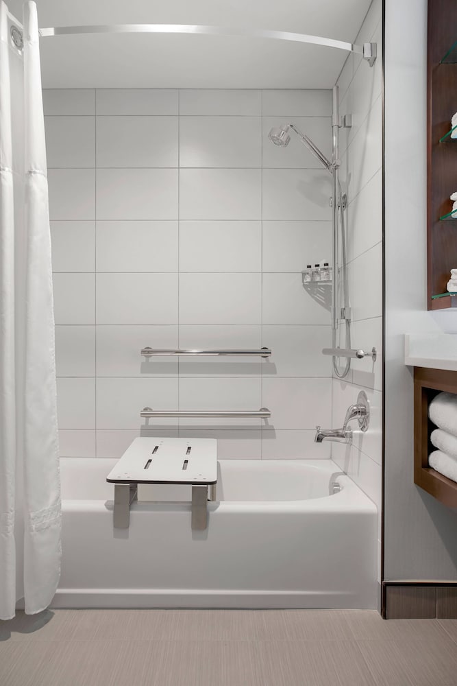 Фото Delta Hotels by Marriott Somerset