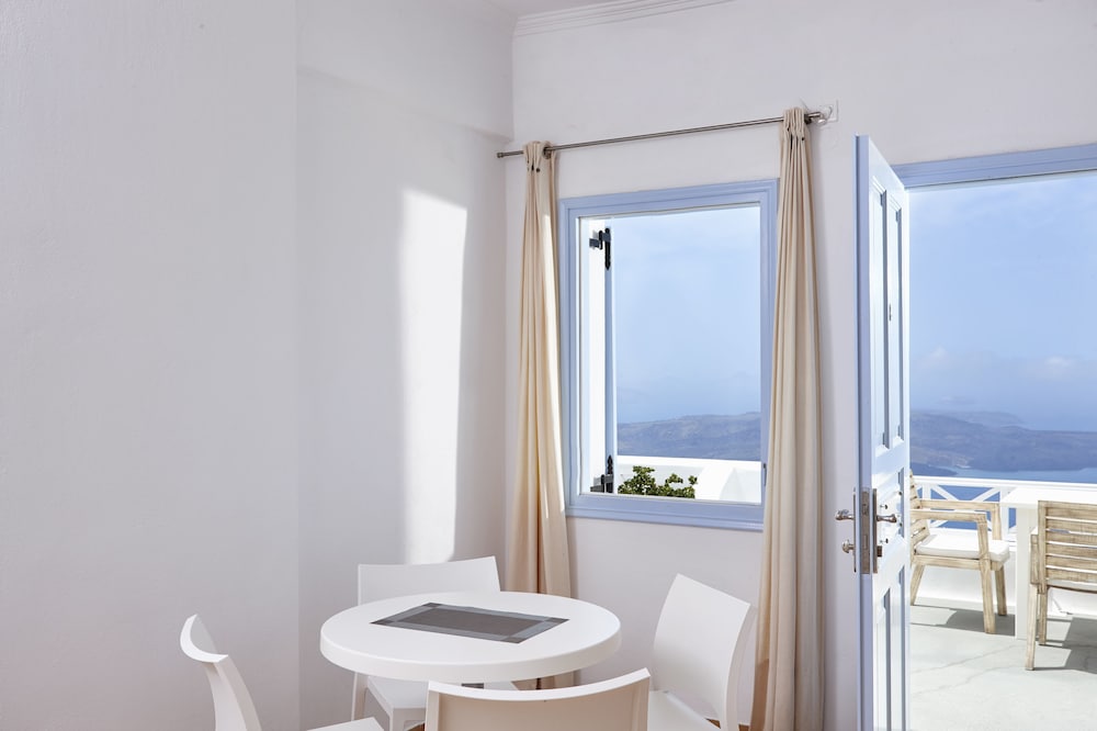 Фото Manos Small World